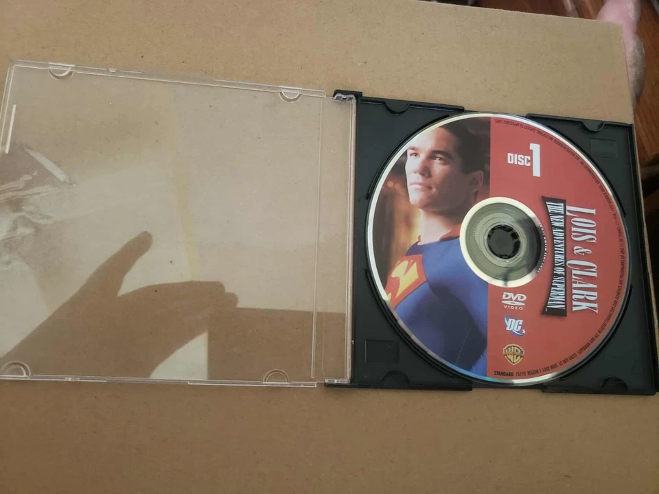 Lois & Clark:The New Adventures Of Superman Season Four Disc 1 REPLACEMENT DVD - Image 2 of 2