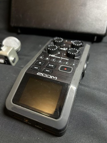 ZOOM H6 Handy Recorder Portable Audio Device with Minor Scratches and Wear - Picture 2 of 9