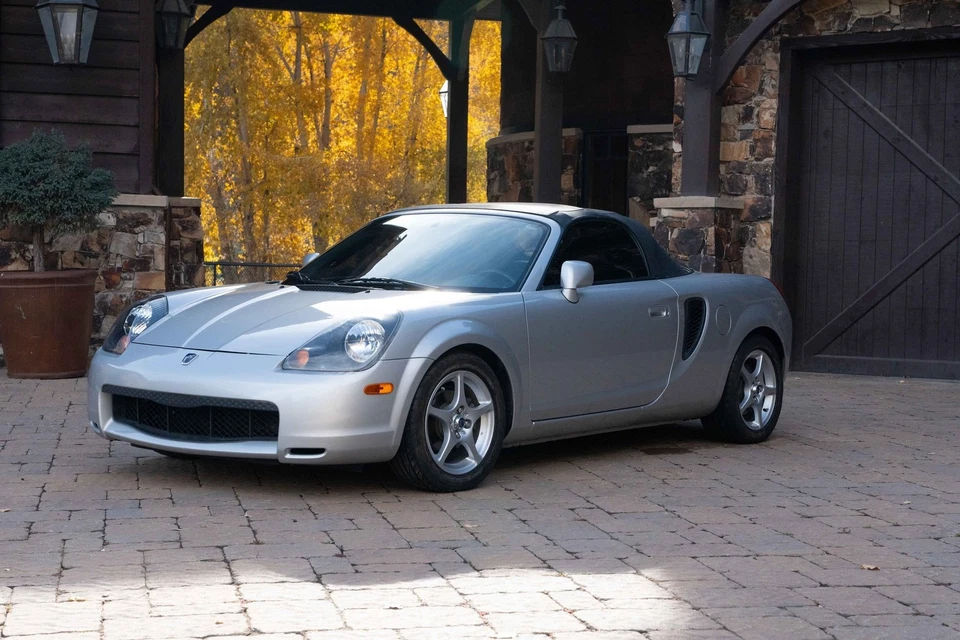 2001 Toyota MR2 Spyder Roadster 5-speed Manual - Image 2 of 4