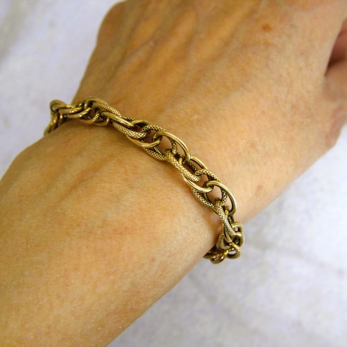 Textured Fancy Link 9ct Yellow Gold Bracelet 7 inch - Picture 8 of 8