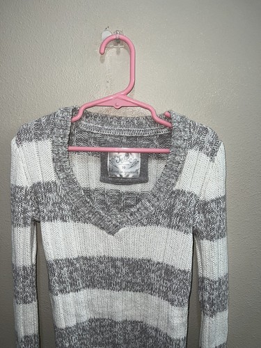 Girls White gray Justice Sweater, size 10 ribbed long sleeve v-necklne - Picture 2 of 4