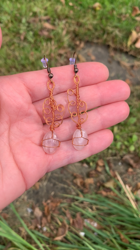 Boucles d'oreilles art unique cristal quartz rose cuivre cristal amoureux cadeau fil bijoux - Vidéo 1 sur 1