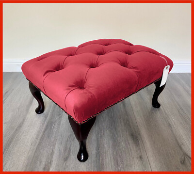 Chesterfield geknöpfter Queen Anne roter Samt-Fußhocker