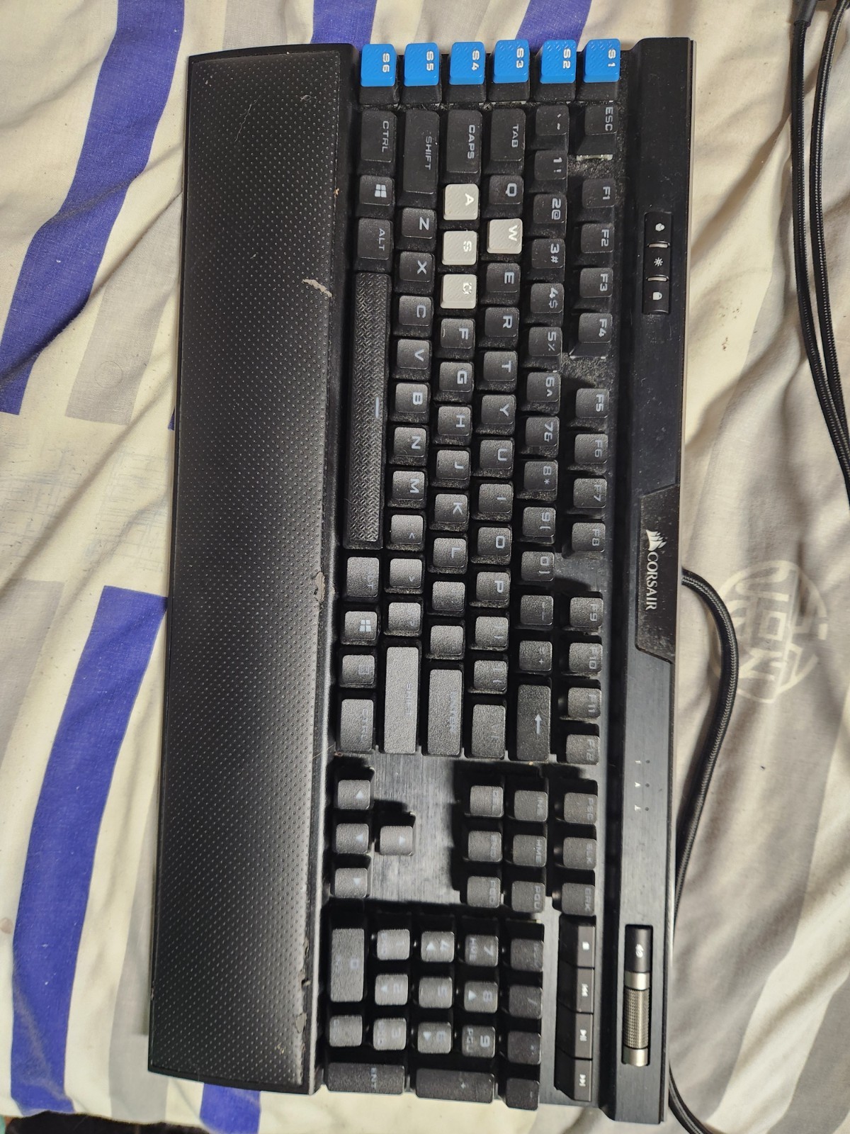 Corsair K95 RGB platinum XT mechanical keyboard