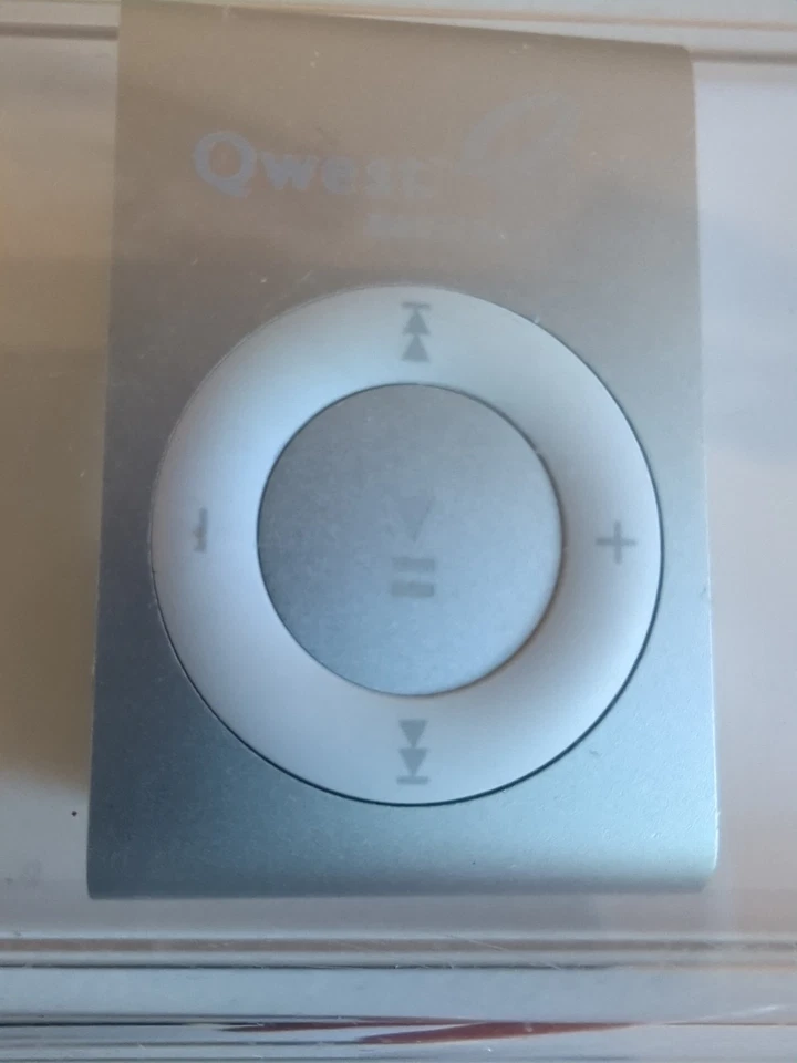 Apple iPod Shuffle 2nd Generation Silver (1 GB) New In Original Packaging *Read* - Image 4 of 4
