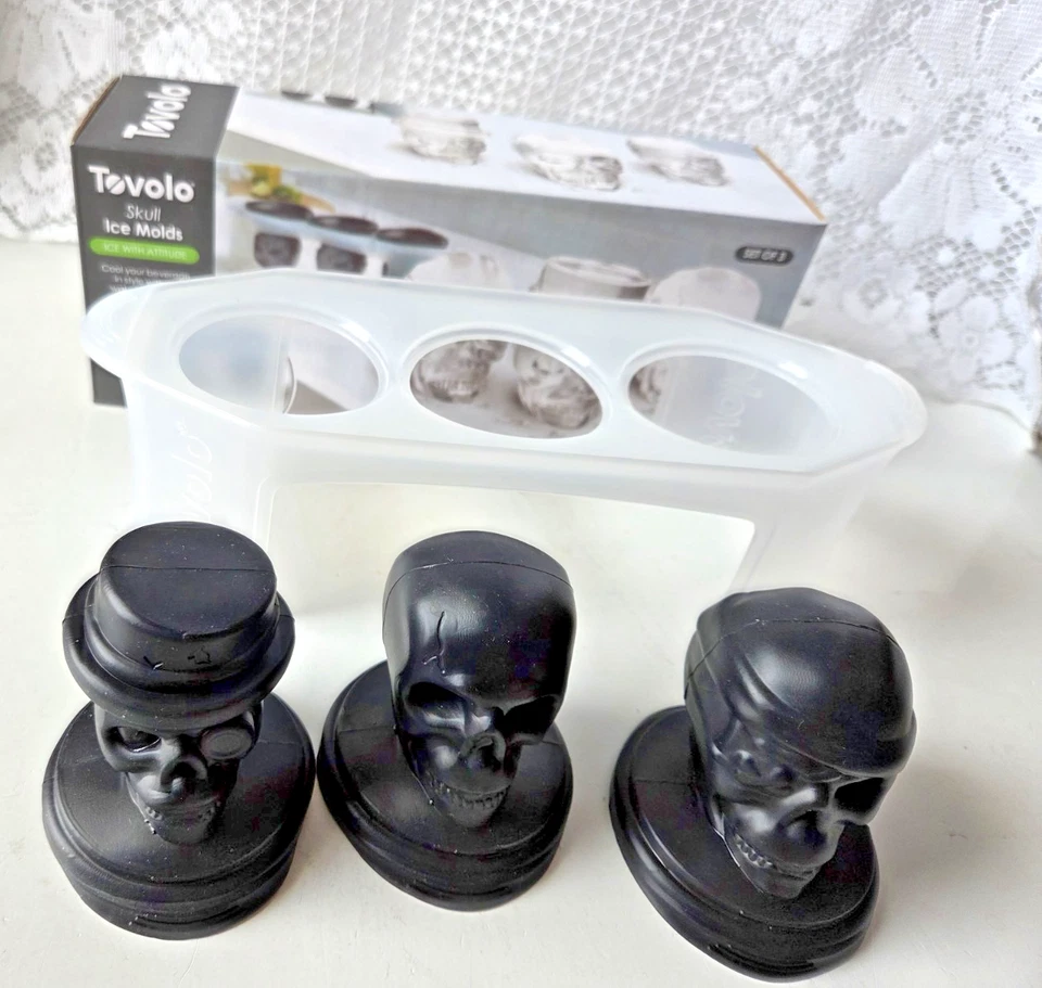 Juego de 3 moldes de hielo calavera Tovolo de silicona y BPA sin idea de Halloween entretenido Foto 4 de 4