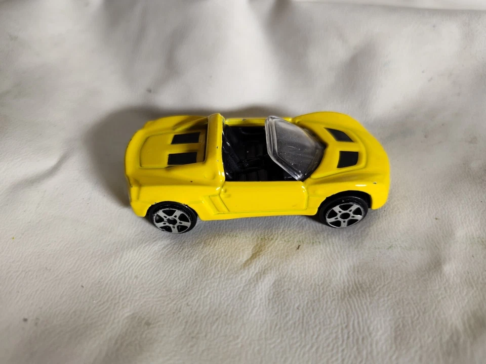 Opel Speedster Maisto 2001 convertible amarillo fundido a presión 1:64 Foto 4 de 4