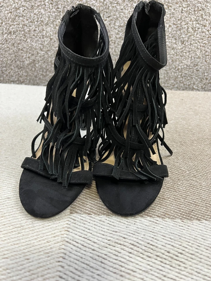 Sapatos femininos Forever 21 de couro preto com franja salto agulha biqueira aberta festa tamanho 8 - Imagem 2 de 4