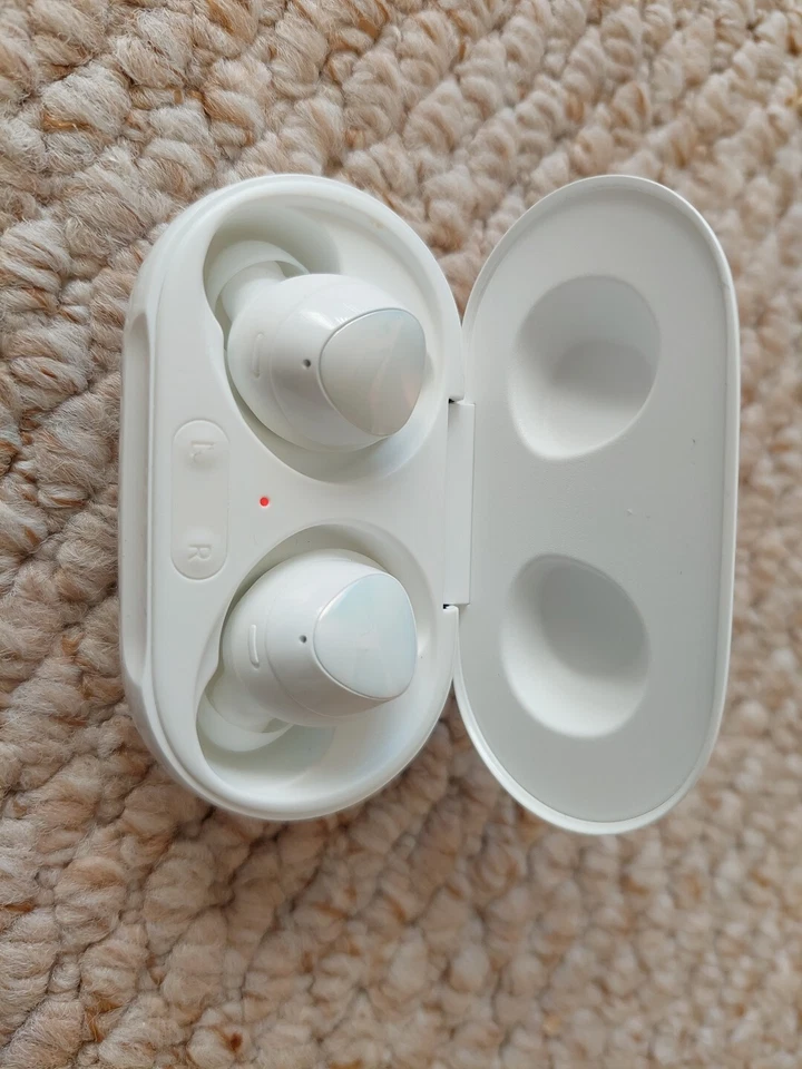 Samsung Galaxy Buds+, photo 2 of 5