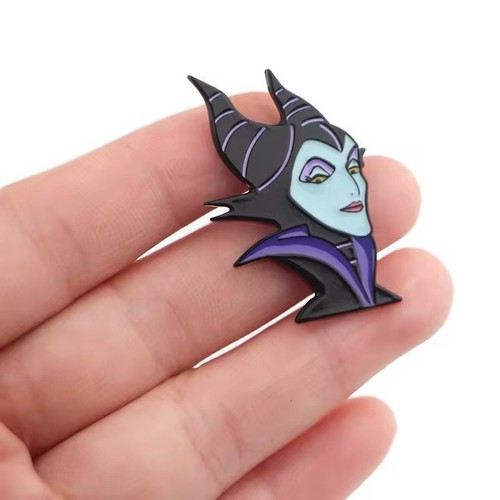 Prendedor de dibujos animados de metal esmaltado cara reina villano malvado de la Bella Durmiente Maléfica - Imagen 3 de 5