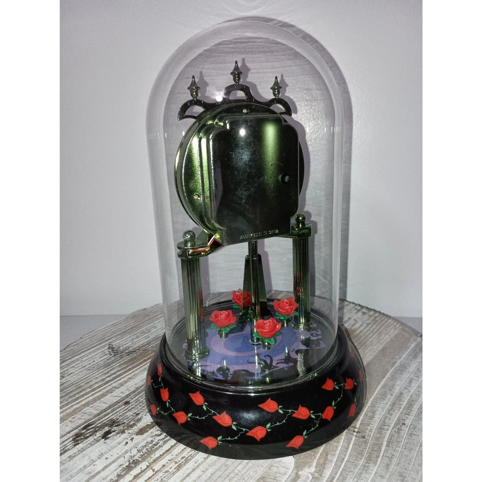 Pesadilla antes de Navidad, reloj de péndulo con cúpula de cristal (usado) Foto 2 de 4