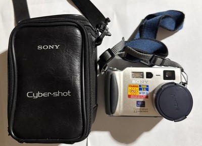 Sony DSC-S70 Cyber Shot LCD Digital Camera 3.3MP 6x Zoom No Battery Or Card