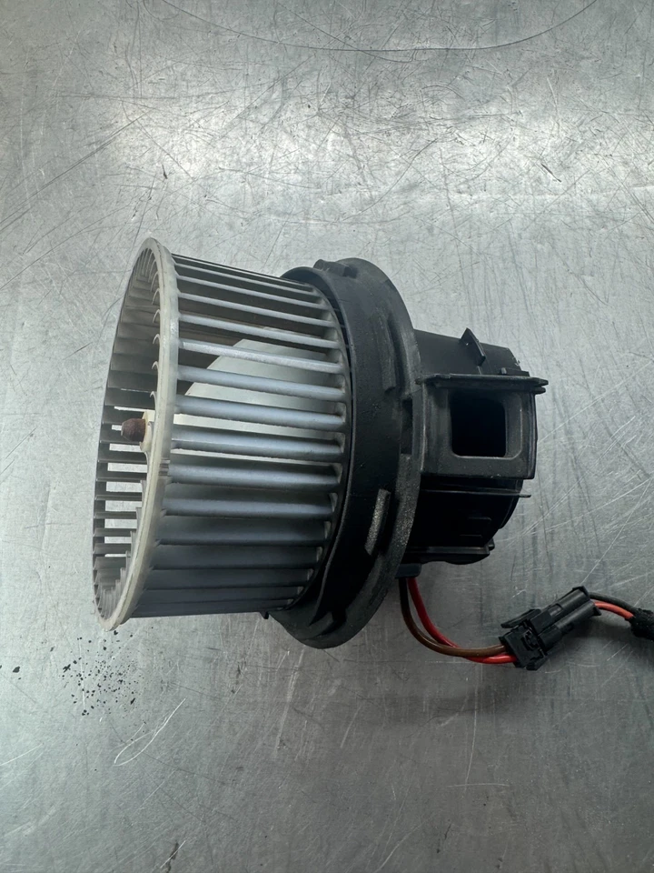 Вентилятор двигателя вентилятора отопителя и кондиционера купе Mercedes-Benz E550 2010-2011 годов выпуска от оригинального производителя V2419002 - Изображение 2 из 4