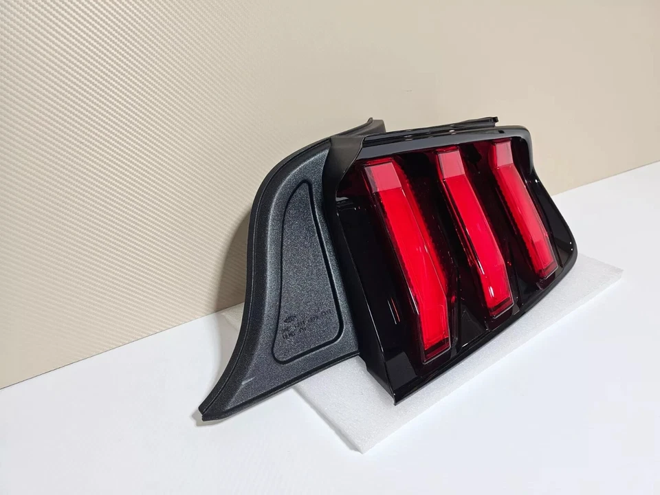 Ford Mustang OEM LED Right Tail Light 2018 2019 2020 2021 2022 - Изображение 3 из 4