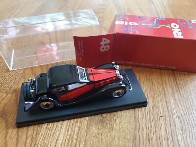 Rio (Italy) diecast Bugatti T-50 - 1:43 Red/Black Pre-Owned Undamaged Beautiful