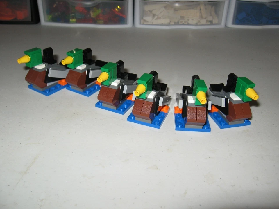 LEGO DUCK'S LOT OF 6 CHRISTMAS TREE ORNAMENT'S NEW !! - Image 4 of 4