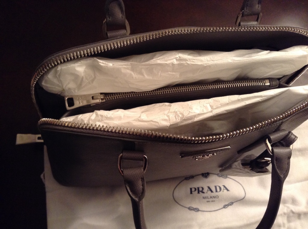 プラダ　SAFFIANO LUX MARMO PRADA Saffiano Lux Bi-Color Tote Marmo Nube 946836