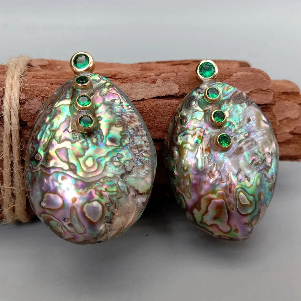 Natural Rainbow Abalone Shell Green Cz pave Stud Earrings Foto 2 de 4