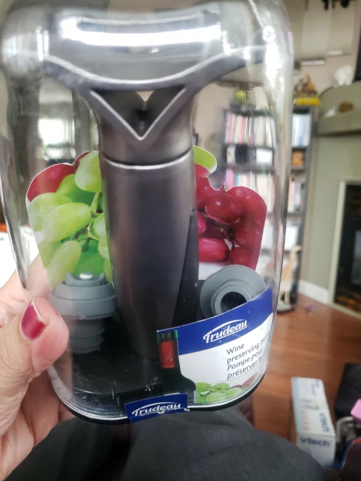 Bomba conservadora de vino Trudeau con dos tapones Foto 2 de 4