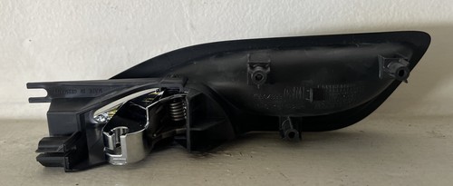 Genuine GM '10-15 Cadillac SRX Front Right Interior Silver Door Handle OEM - Picture 2 of 4