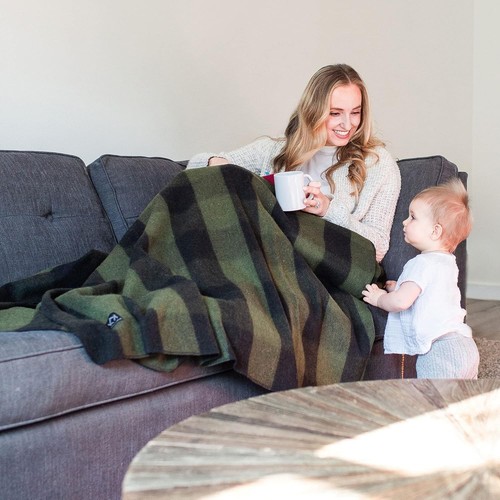 Durable 80% Wool Camping Blanket in Green Buffalo Plaid Style - Cozy & Safe - Picture 6 of 10