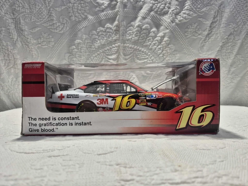 Action Racing Collectables 2010, American Red Cross Racing, Greg Biffle, 1:24 Sc Foto 3 de 4