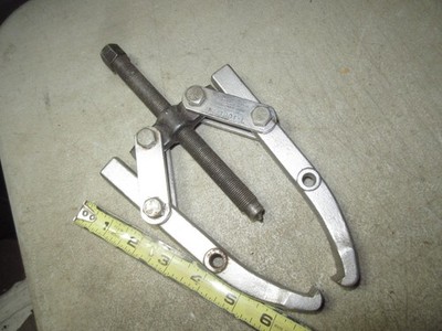 Vintage OTC Owatonna Tool Co Minnesota mechanics Puller No 1001-L