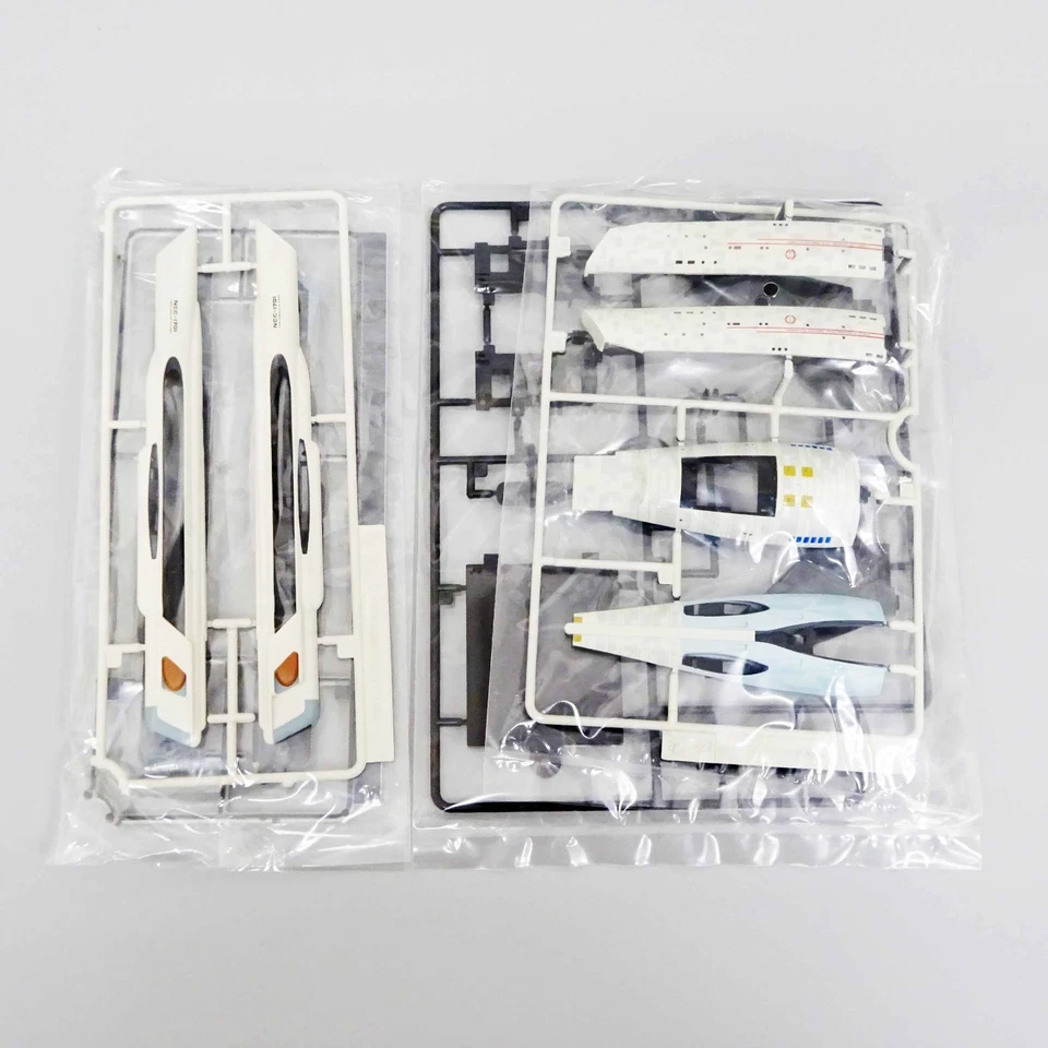 Bandai Star Trek 1/850 USS Enterprise NCC-1701 Plastic MODEL KIT (703) - Image 4 of 4