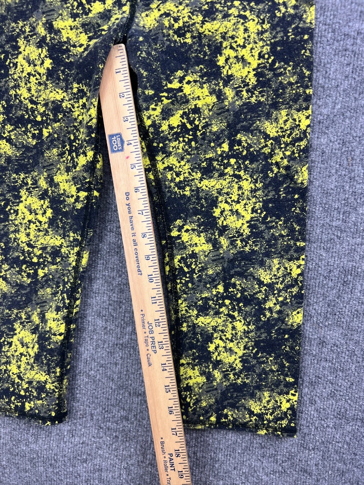 alo-yoga airbrush yellow splatter tie dye cropped capri leggings