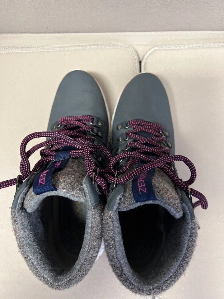 Botas de senderismo impermeables Cole Haan para mujer Zerogrand azul marino con acento rosa talla 8,5B Foto 2 de 4