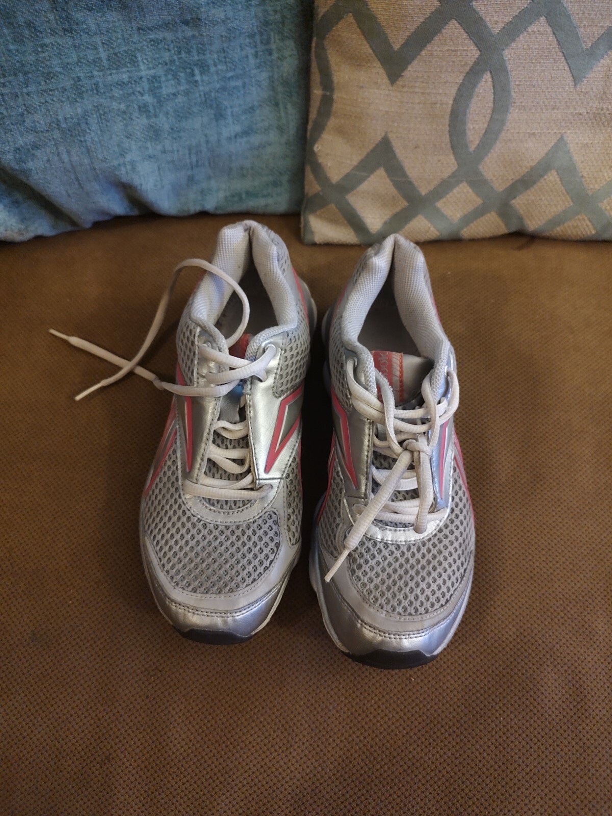 Runtone Size 6.5 Action Running Shoes 