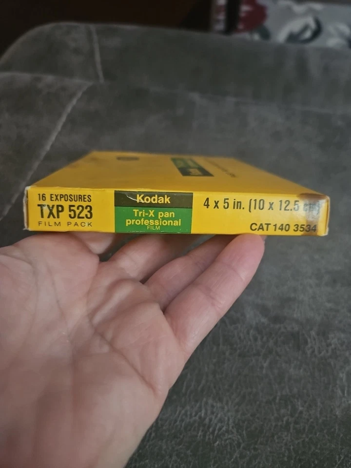 Película Kodak TRI-X Pan TX blanco y negro 4x5 paquete de 16 hojas 4x5" sellada Foto 3 de 4