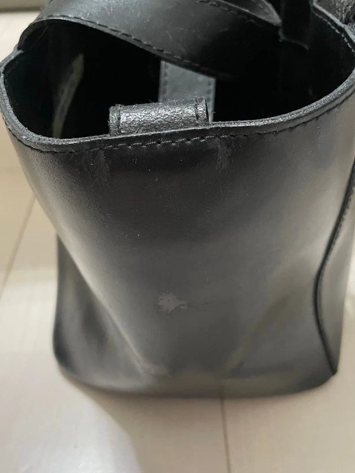 Bolsa de couro Comme Des Garcons pés de metal parte inferior preta vintage do Japão - Imagem 3 de 4