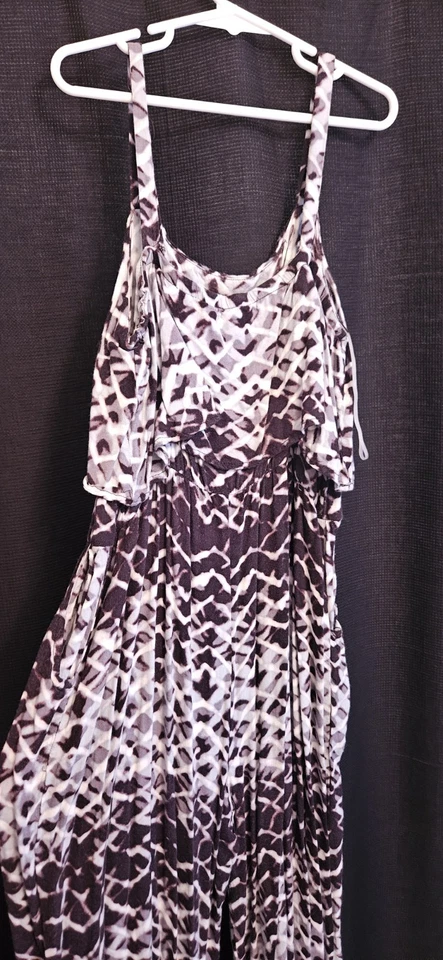 Justice 黑/白单件, 意大利面肩带 长裤套装 尺寸 12 — 第 4/4 张图片