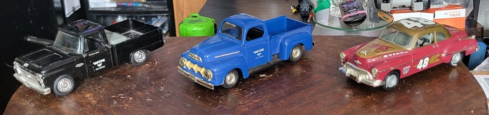 Camión Ford F-100 1966 Wix Filters, camión Ford F-1 1951, Oldsmobile Rocket 8 1949 Foto 4 de 4