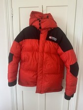 66 North Goose Down Jacket Size M WILL FIT LARGE Men's