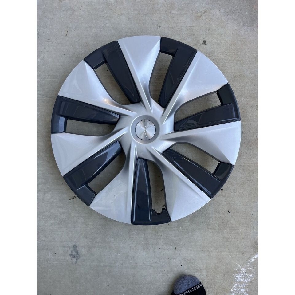 Tesla Model Y  19