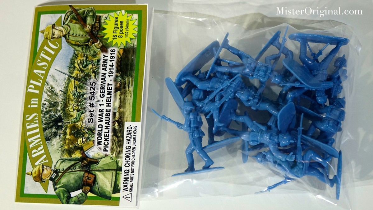 Armies in Plastic WWI German Army Pickelhaube 1914-1916 1/32 Scale