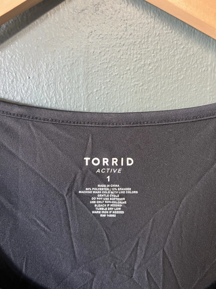 Camisa atlética activa sin mangas negra Torrid para mujer talla grande 1X Foto 3 de 3