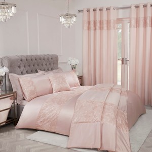 bedding sets with cushions
