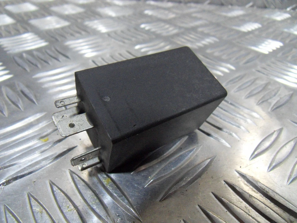 Relé de bomba de combustible genuino Vauxhall Cavalier Astra Mk2 Ascona C 1984 a 1988 nuevo de stock - Imagen 3 de 4