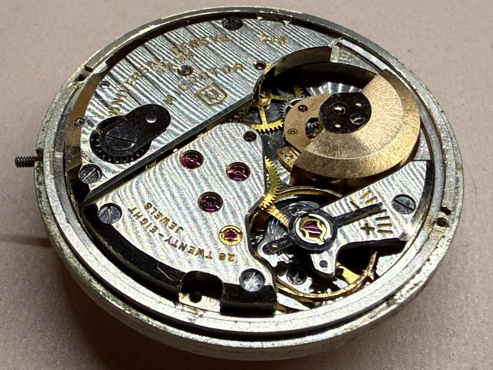 Universal Genève Microtor Kaliber 215 -Zifferblatt, Zeiger, Krone und Glas - Image 4 of 4