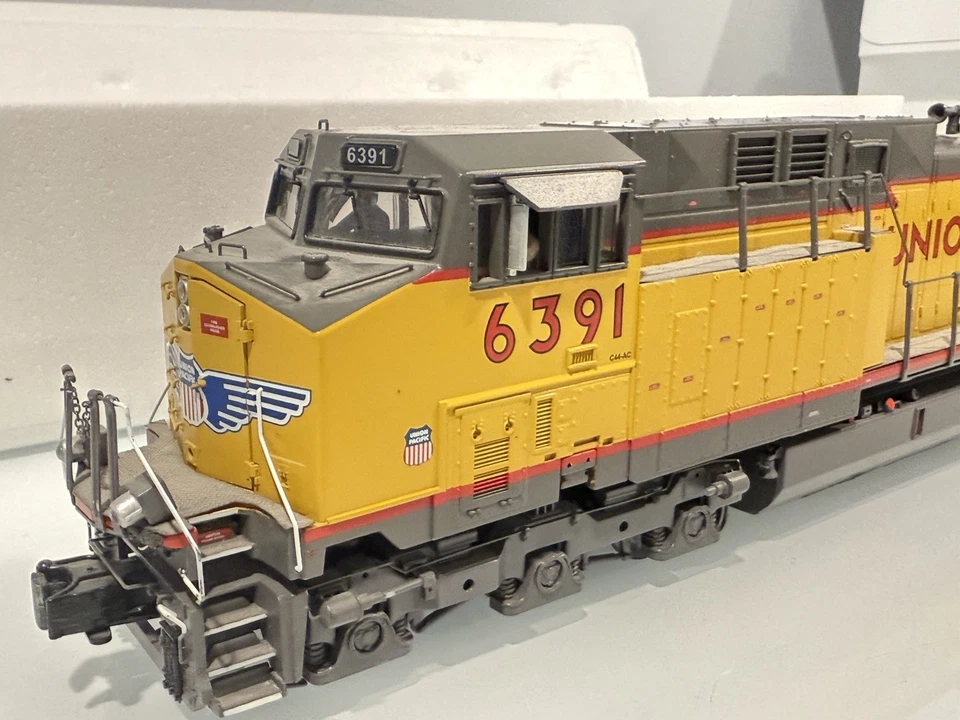 MTH AC4400CW Diesel Engine (Non-Powered) - 20-2632-3 Union Pacific #6391 USED - Image 4 of 4