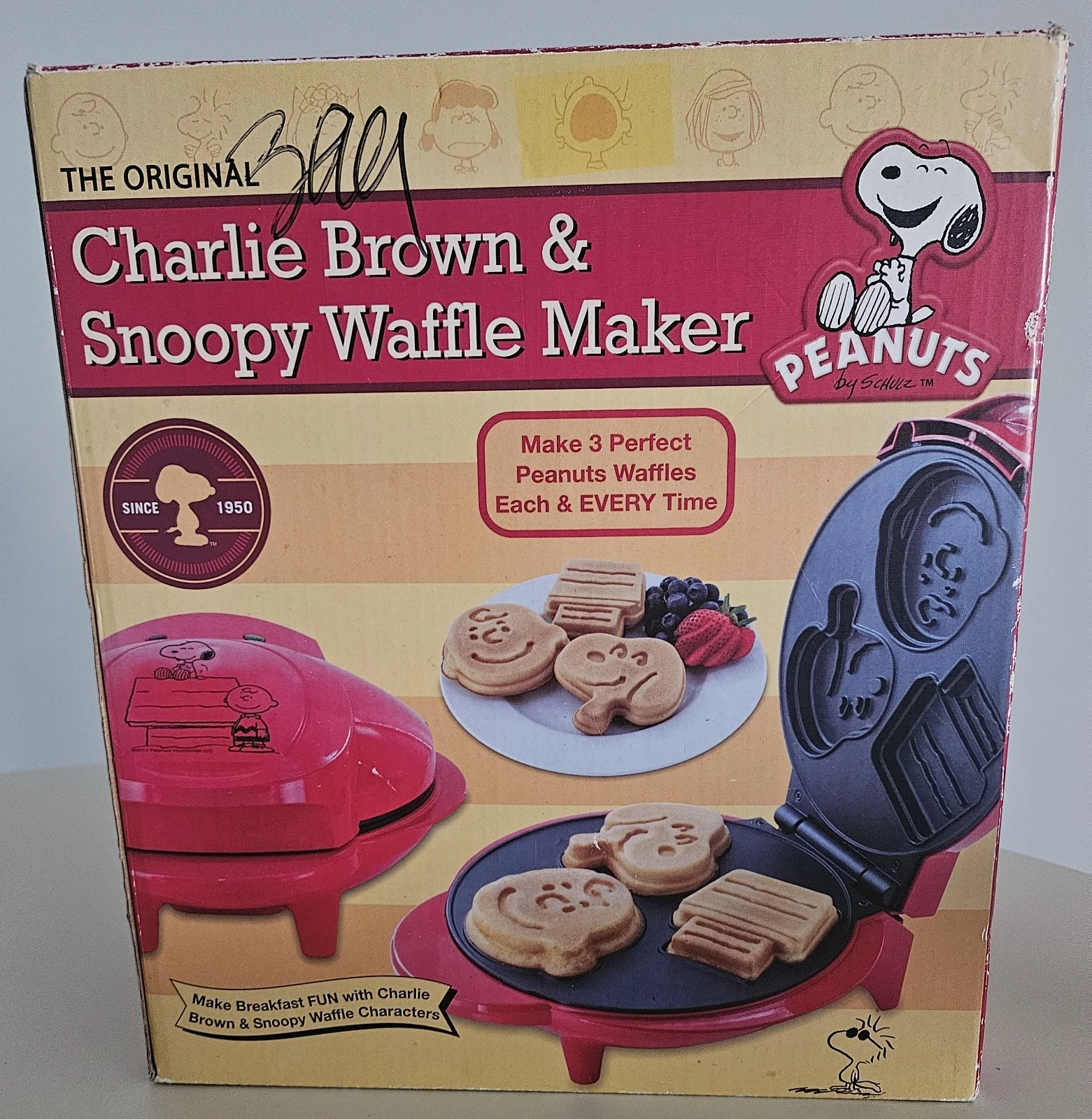 Smart Planet Peanuts The Original Charlie Brown & Snoopy Waffle Maker - NEW