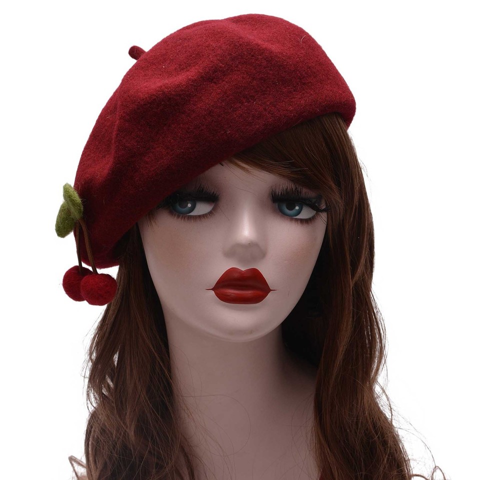 BEANIE HAT IN CHERRY RED WOOL 438124