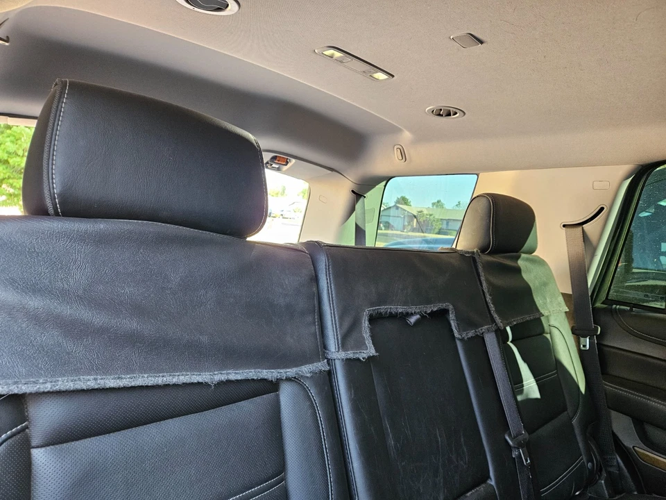Forro de carga marca, Chevy GMC Tahoe Yukon Denali 2015-20 forro para mascotas segunda y tercera filas Foto 2 de 4