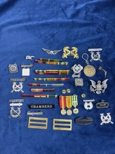 Vietnam Era U.S. Army Ribbon Bar & Badge Lot – Medals, Insignia, Qualification