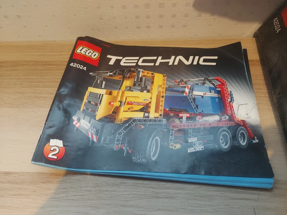 LEGO Technic 42024 Container Truck, photo 2 of 3
