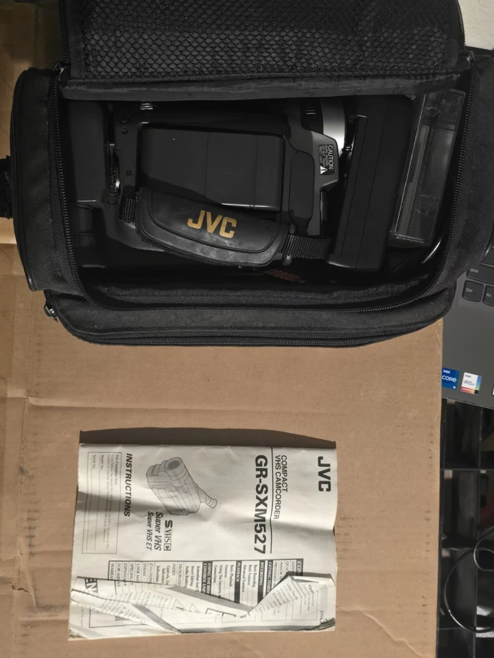 JVC GR-SXM527 Super VHS-C Camcorder Lot w/ Bag, Tapes, Charger - UNTESTED AS-IS - Image 3 of 4