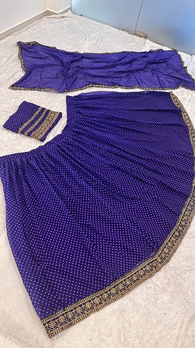 Abbigliamento tradizionale viola georgette lehenga choli con dupatta per matrimonio - Foto 6 di 13